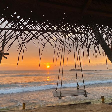 Hotel Sapphire Blue Hikkaduwa Esterno foto