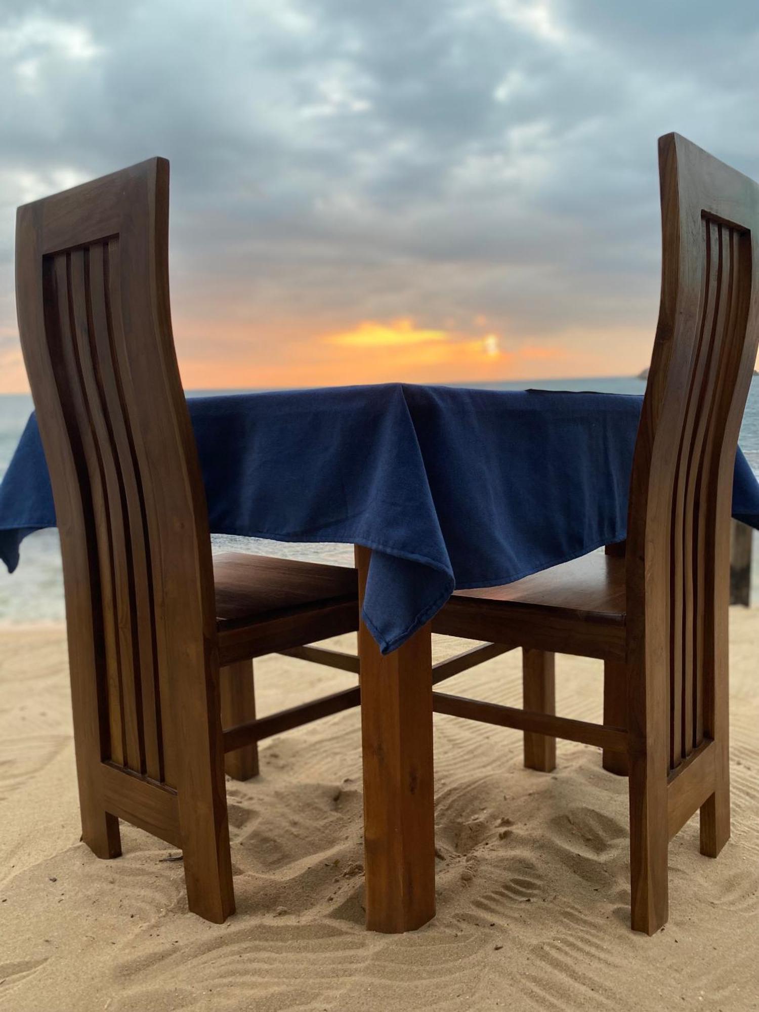 Hotel Sapphire Blue Hikkaduwa Esterno foto