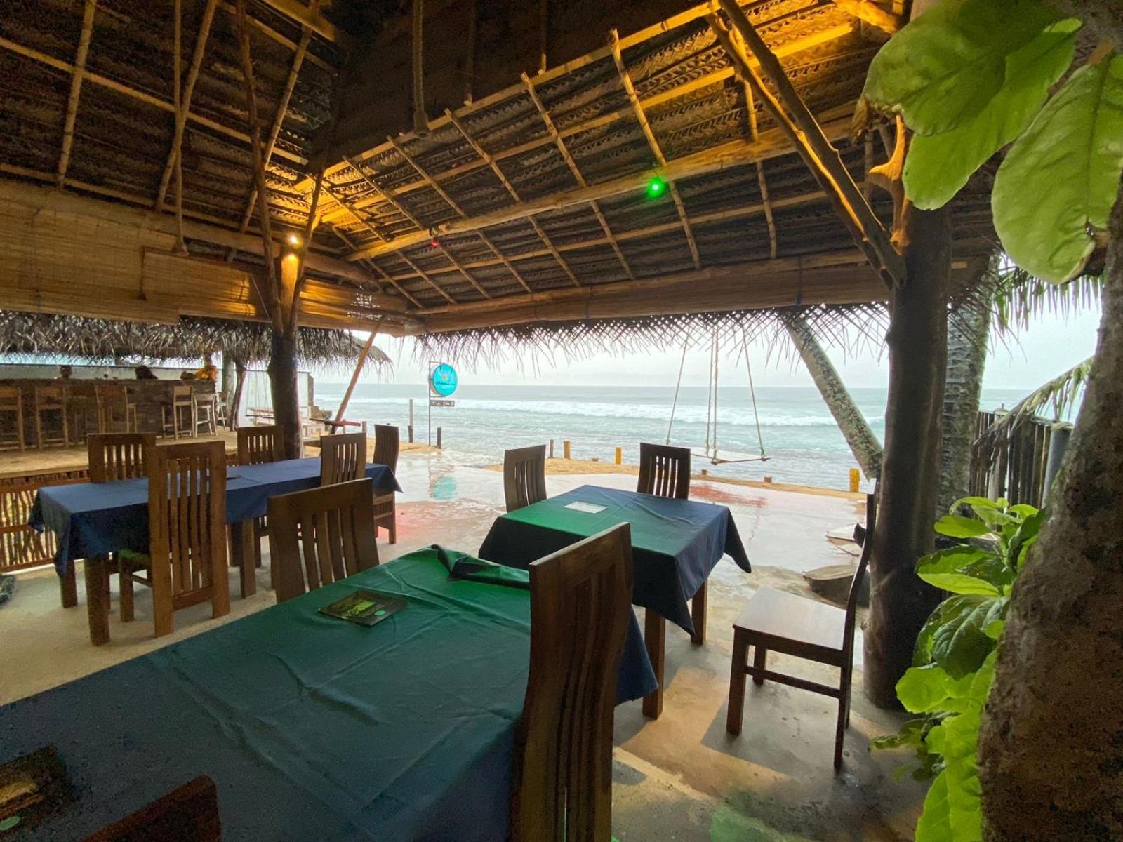 Hotel Sapphire Blue Hikkaduwa Esterno foto