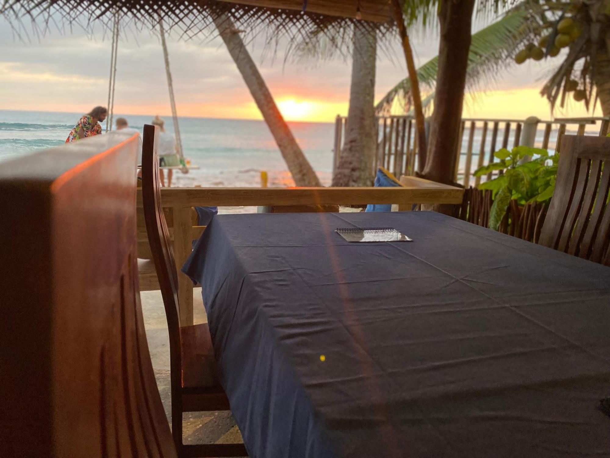 Hotel Sapphire Blue Hikkaduwa Esterno foto