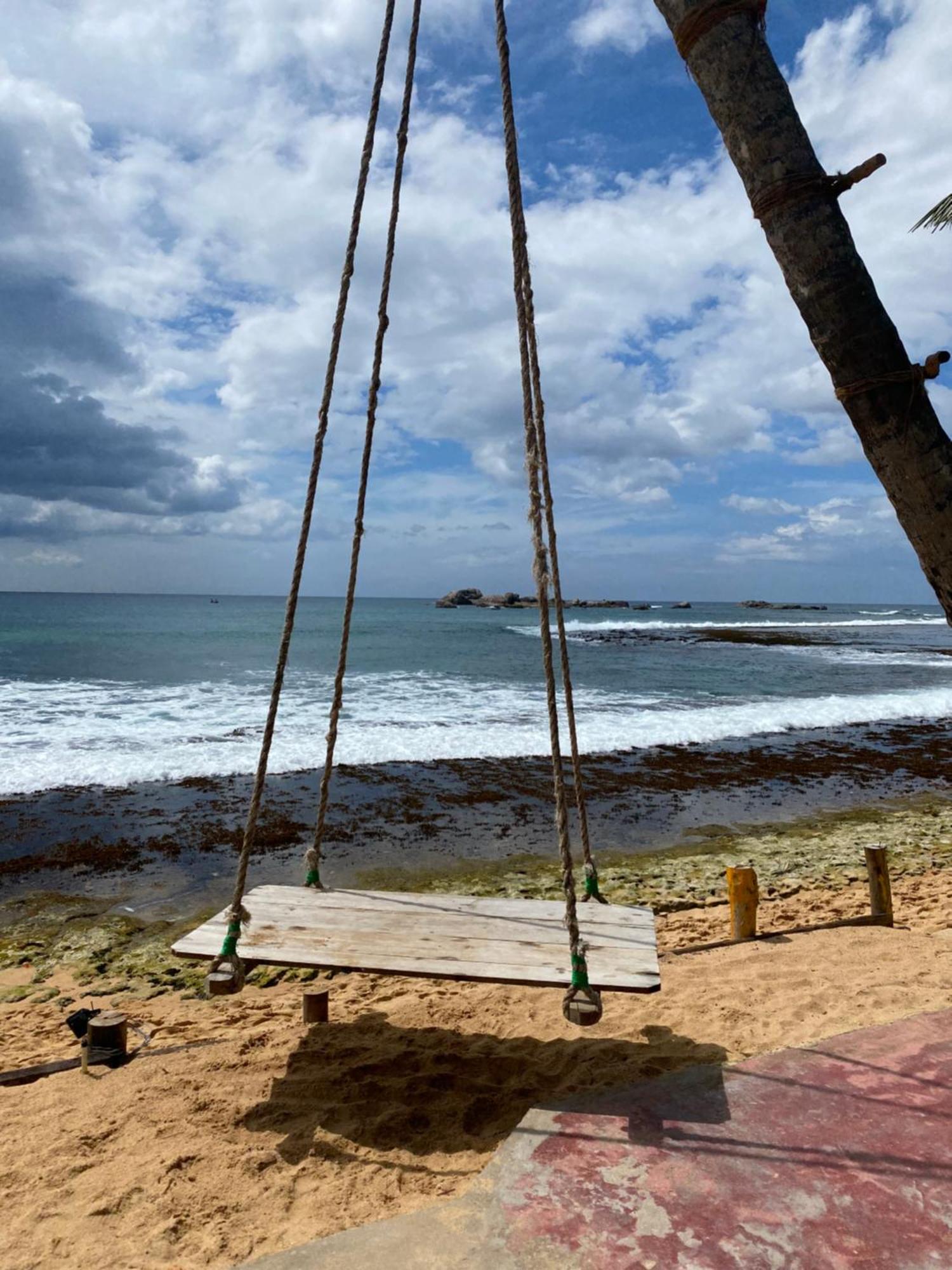Hotel Sapphire Blue Hikkaduwa Esterno foto