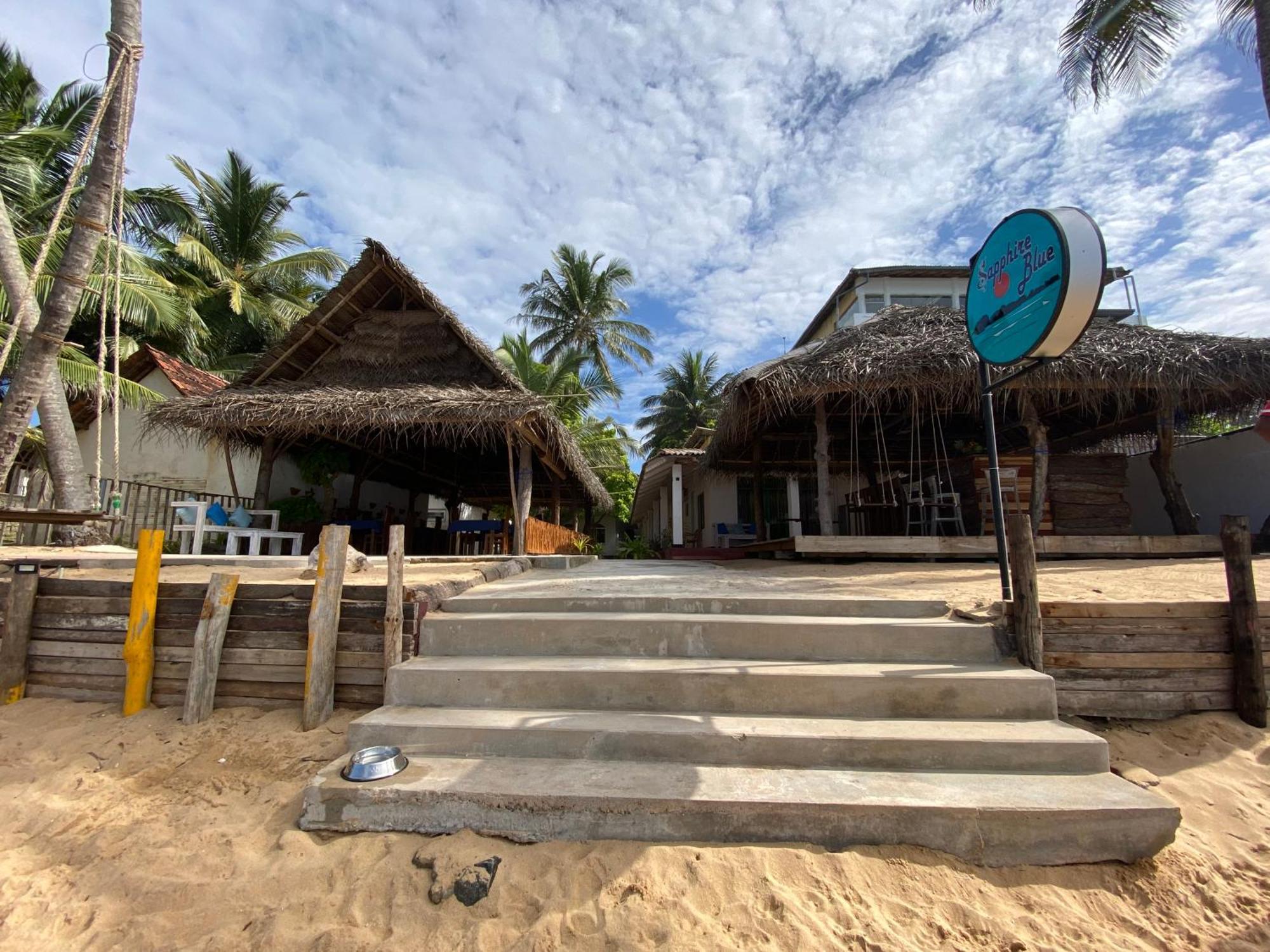 Hotel Sapphire Blue Hikkaduwa Esterno foto