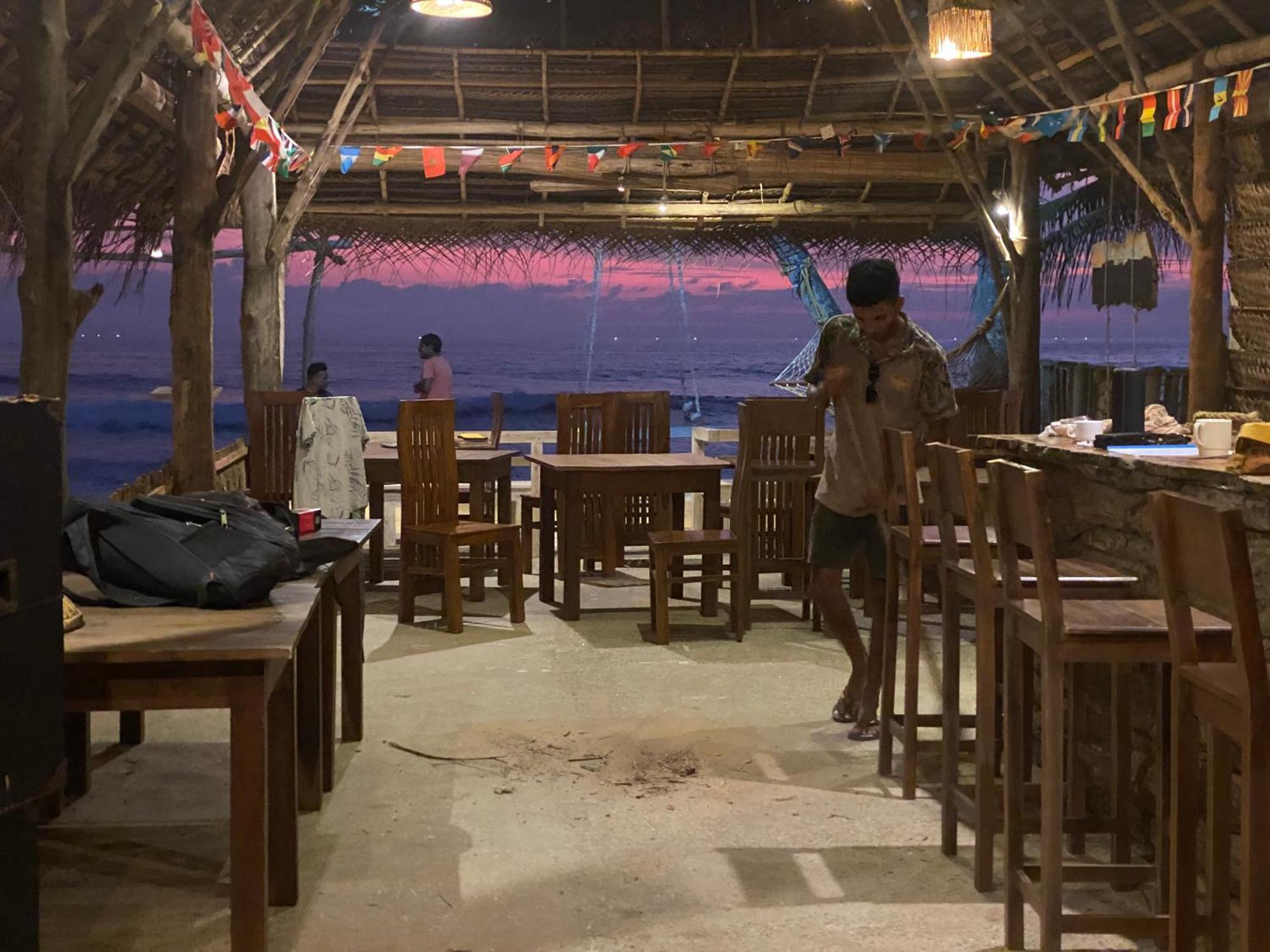 Hotel Sapphire Blue Hikkaduwa Esterno foto